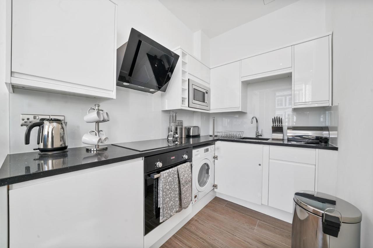 คอลลิงแฮม ไพร์ม อพาร์ตเมนต์ Aparthotel ลอนดอน ภายนอก รูปภาพ A typical kitchen in a student flat