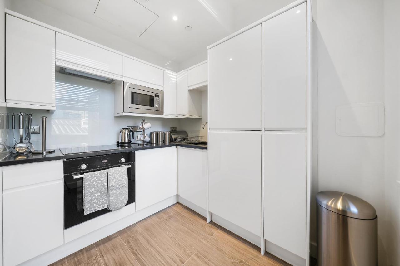 คอลลิงแฮม ไพร์ม อพาร์ตเมนต์ Aparthotel ลอนดอน ภายนอก รูปภาพ A typical kitchen in a serviced apartment