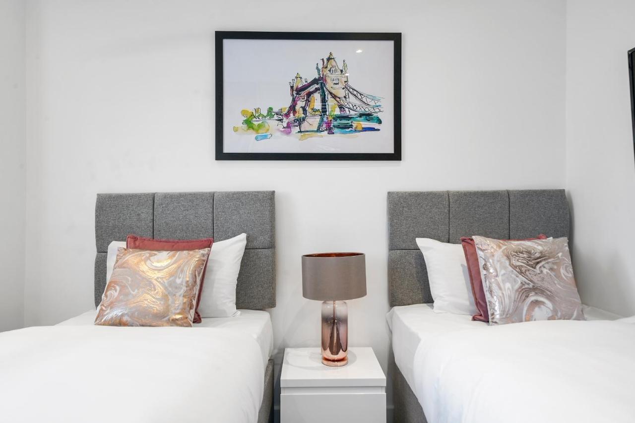 คอลลิงแฮม ไพร์ม อพาร์ตเมนต์ Aparthotel ลอนดอน ภายนอก รูปภาพ A bedroom at the hotel
